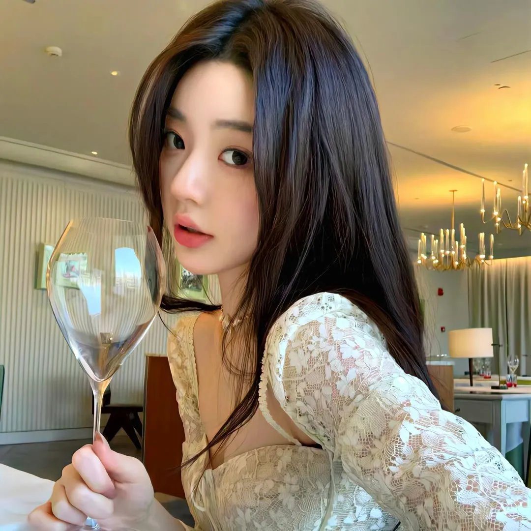 她不当女主很多年 海报
